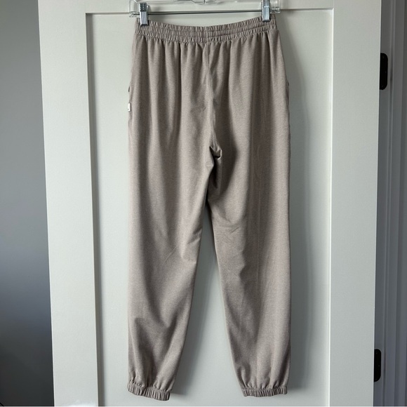Vuori Boyfriend Sweatpant Tan Size Extra Small - Picture 6 of 10